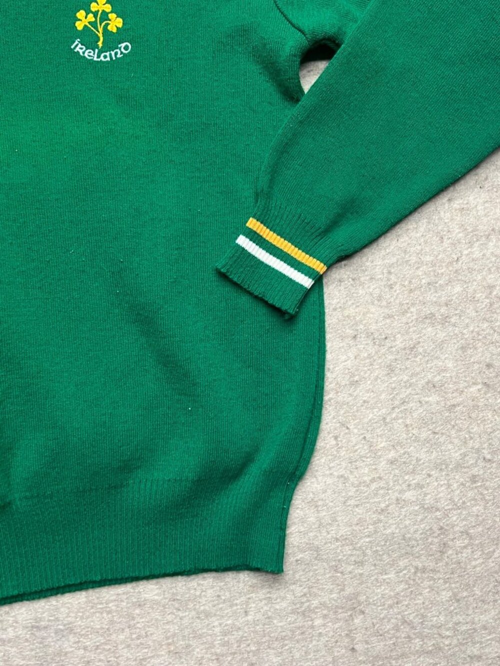 Vintage 90's Sugra Made in Ireland Green V-neck Sweater 42 Euro Large Men Unisex - Picture 3 of 11